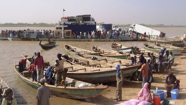 غرق باص يحمل حوالي 70 راكبًا في نهر السنغال