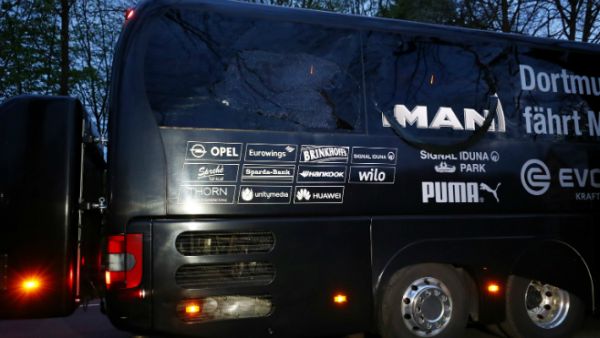 حافلة فريق بروسيا دورتموند التي تعرضت للإعتداء
