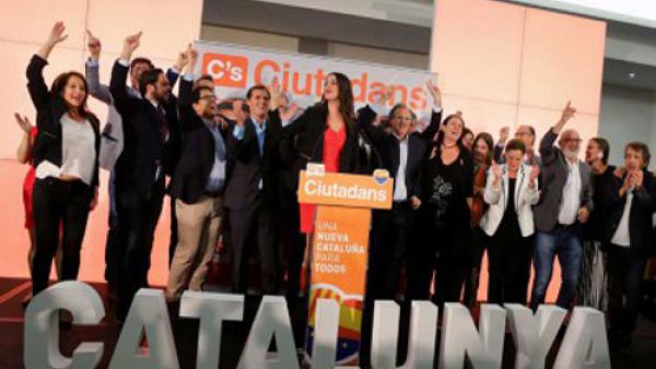 البرلمان الكاتالوني يتخذ قرار الاستقلال عن اسبانيا