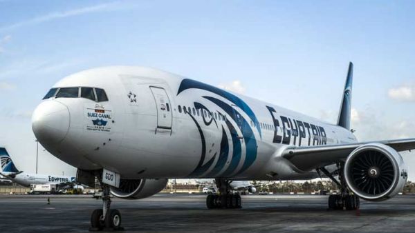 الطائرة المصرية التي فقد اثرها الخميس كان على متنها 66 شخصا