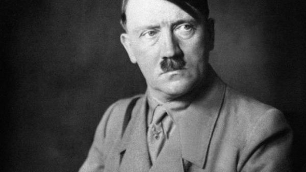 الزعيم النازي أدولف هتلر