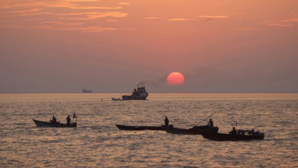 الصيادون العراقيون تم وضعهم في زنزانة تحت الأرض لمدة 10 أيام وتعرضوا لتعذيب "لا يوصف".
