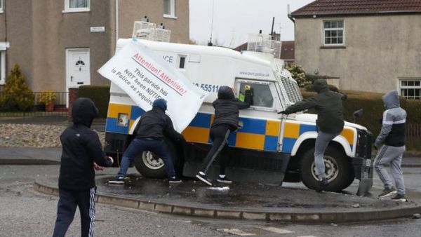 إلقاء نحو 16 قنبلة حارقة وخمس قنابل طلاء من منطقة بوجسايد على فاونتين