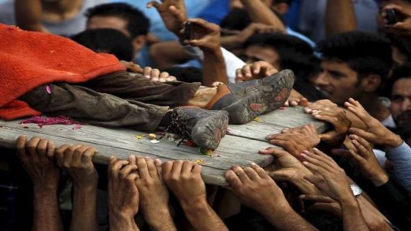 قصف عبر الحدود بين الجنود الهنود والباكستانيين في إقليم كشمير المتنازع عليه بين البلدين