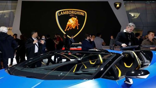 سيارة لامبورجيني هوراكان عرضت في معرض جنيف للسيارات في مارس 2014 