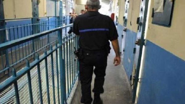 تفكيك شبكة للتجنيد ونشر التطرف موجودة في 17 سجنا اسبانيا