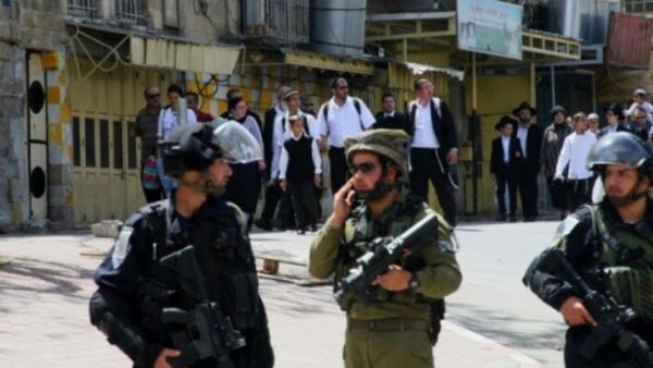 تتعرض بلدة عوريف لاعتداءات متكررة من قبل المستوطنين، حيث تقع على أراضيها مستوطنة “يتسهار”