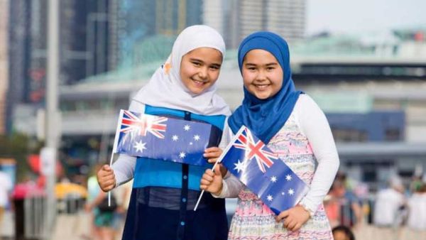 الحجاب مدرج بين خيارات الزي المدرسي، في 18% من أصل 800 مدرسة ابتدائية حكومية في بريطانيا