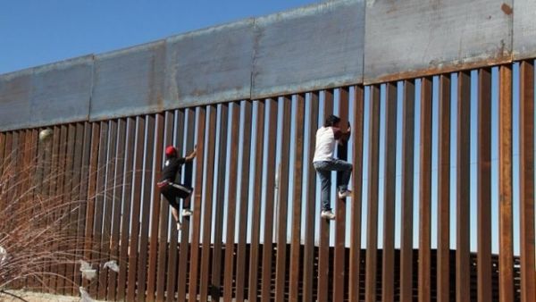 ترامب يقول إن المهاجرين غير القانونيين يمثلون خطرا على الأمن القوم