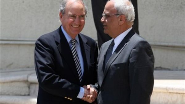 كبير المفاوضين الفلسطينيين والمبعوث الاميركي جورج ميتشل/أ.ف.ب