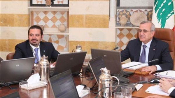 الرئيس اللبناني ميشال سليمان ورئيس الوزراء سعد الحريري خلال اخر جلسة للحكومة/أ.ف.ب