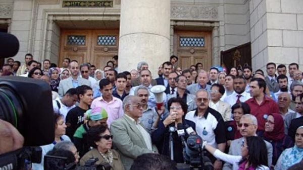 نحو 900 محام اقتحموا مكتب المحامي العام الأول لنيابات شرق طنطا الكلية