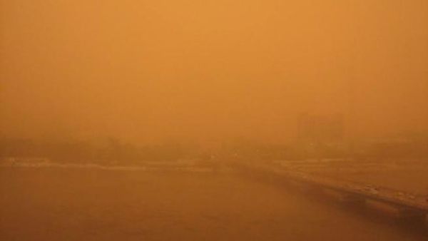 القاهرة تحت غبار العاصفة