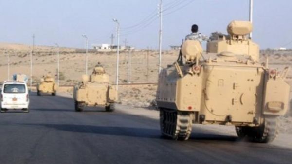 قافلة مدرعات للجيش المصري في طريقها الى سيناء 
