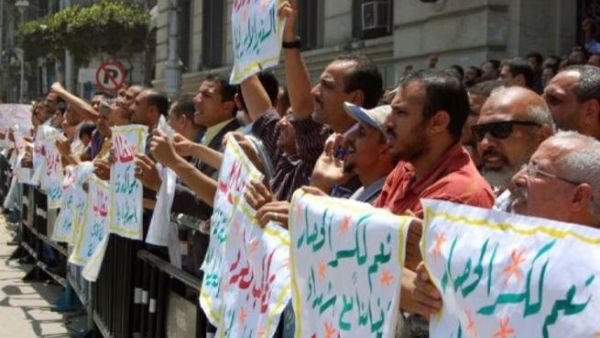 متظاهرون مصريون في الاسكندرية لادانة الهجوم الاسرائيلي على اسطول الحرية