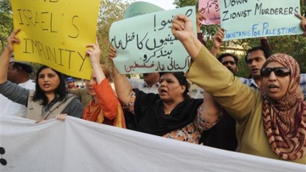 متظاهرون في لاهور بباكستان