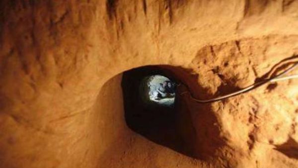 النفق كان يستخدم لتهريب الاسمنت 