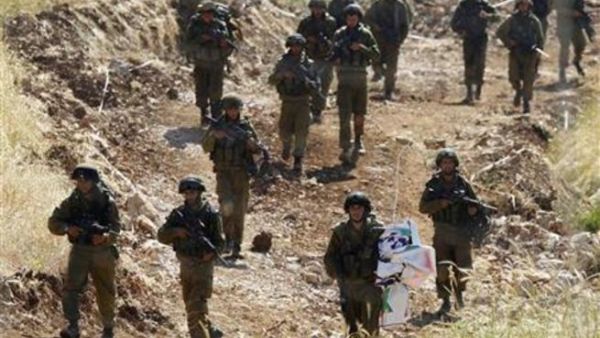 جنود اسرائيليون خلال دورية على الحدود مع سوريا