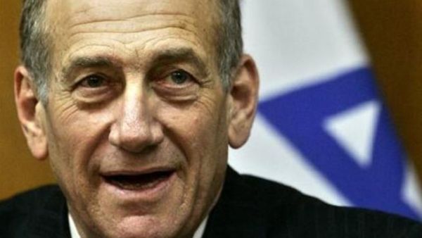 الفضائح تطارد اولمرت 