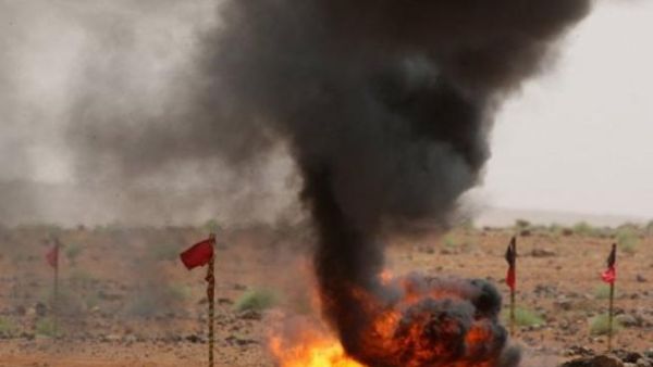 تدمير احد الالغام على حدود الاردن مع سوريا
