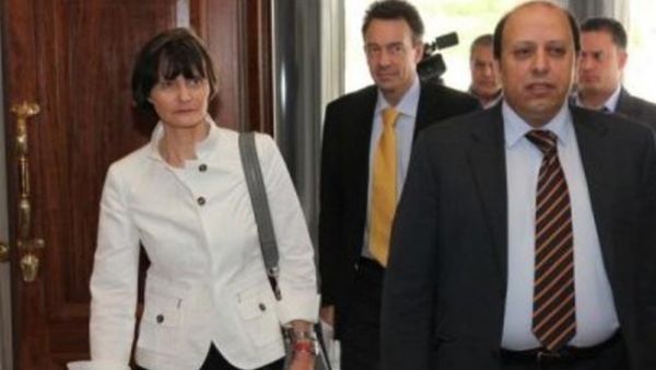 المسؤول في وزارة الخارجية الليبية خالد قائم يستقبل وزيرة الخارجية السويسرية ميشلين كالمي-راي في طرابلس