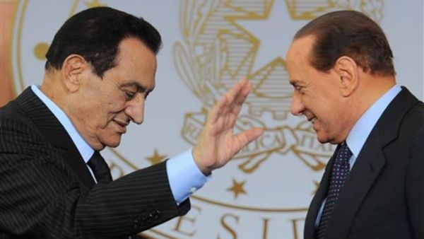 الرئيس المصري حسني مبارك مع رئيس الوزراء الايطالي سيلفيو برلسكوني في روما