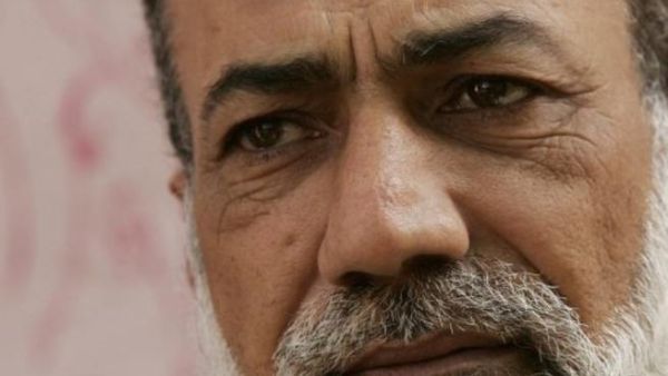 قائد المقر العام لحركة فتح في لبنان منير المقدح في مخيم عين الحلوة في صيدا