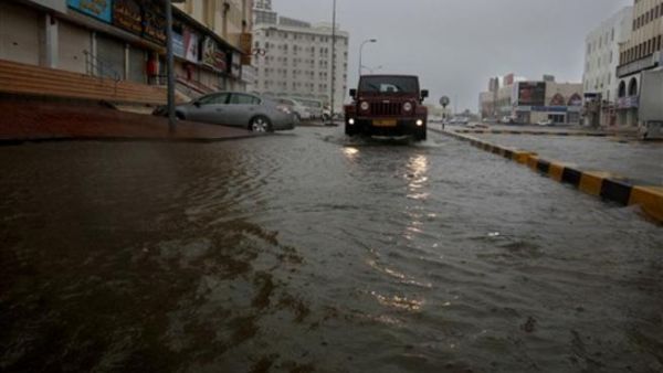 السلطات العمانية اتخذت عدّة احتياطات وأخلت جزيرة مصيرة قبالة الساحل الشرقي 