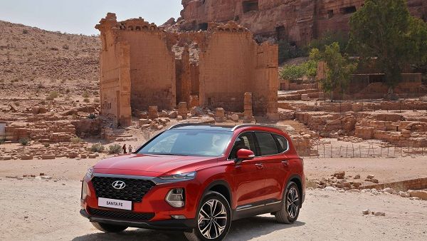 The design of the fourth generation Santa Fe connects with Hyundai’s new SUV family look.
