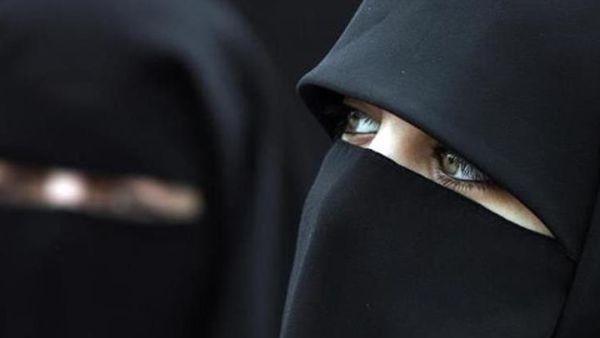قبل حوالي 5 أشهر، صادق مجلس الشيوخ الهولندي على قانون حظر ارتداء النقاب بعد سنوات من الجدل