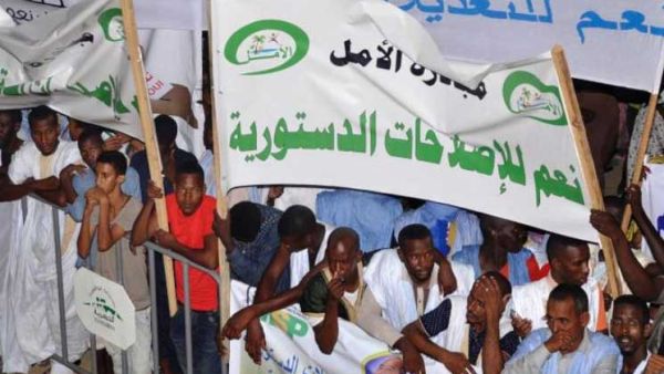 يعارض الاستفتاء عدد من المنظمات والهيئات النشطة بينها حركة (إيرا)   