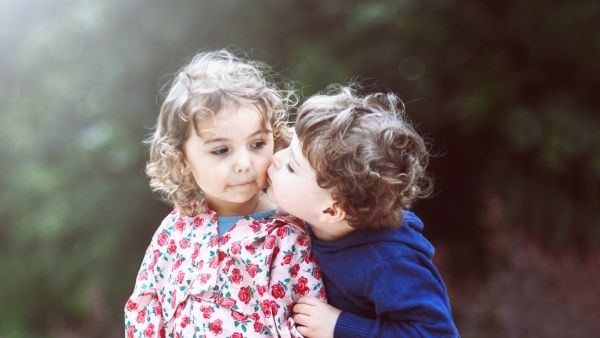 اللي عنده معزه يربطها