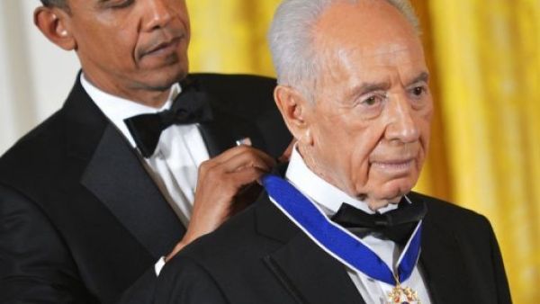 يعالج بيريز منذ أسبوعين في قسم العناية المركزة