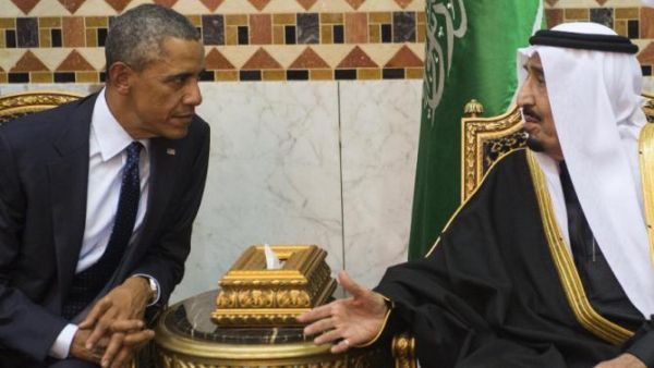 Saudi King Salman meets with US President Barack Obama at the Erga Palace in Riyadh on Jan. 27, 2015. (AFP/Saul Loeb)