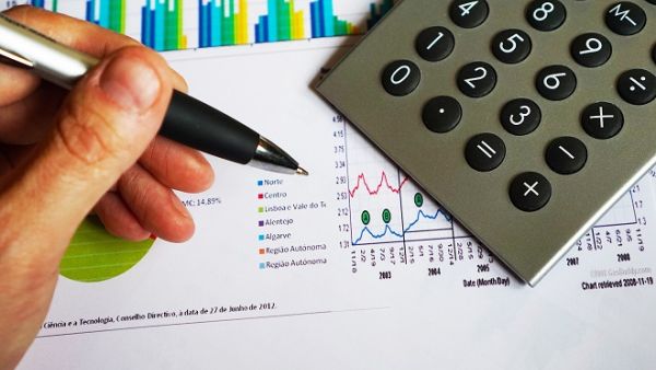 How can you make financial decisions today that don’t backfire in a few years? Here's a 5-step guide to ensure you’re not willingly walking into a financial trap. (Pexels)