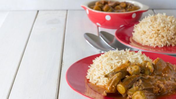 طريقة عمل البامية مع الأرز بالشعيرية