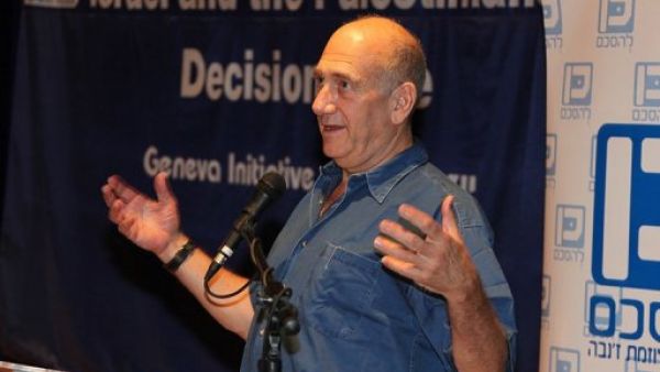 وسيعمل أولمرت في منصبه الجديد نحو 40 ساعة أسبوعيا وراتبه عشرة آلاف دولار شهريا.