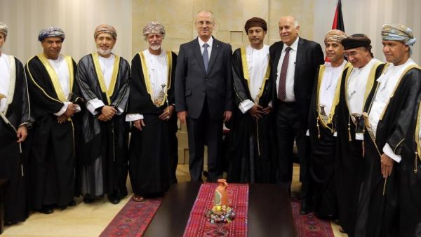 عباس يوجه رسالة شفهية لعُمان..
