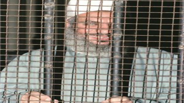 مصر: وصول جثمان عمر عبد الرحمن من الولايات المتحدة تمهيداً لدفنه
