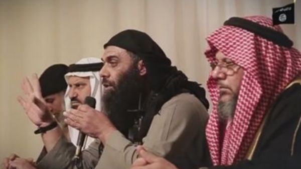 عمر مهدي زيدان يأخذ البيعات للبغدادي من عشائر الموصل 