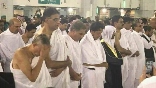 ادى عمران مناسك العمرة فور وصوله السعودية 