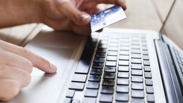 Online shopping is a rapidly growing trend in the Middle East. (Shutterstock)