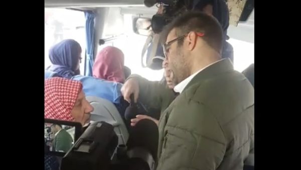Oren Hazan of the right-wing Likud party intercepted and boarded a bus of Palestinian families traveling to Nafha prison and harassed them. [Screengrab/Oren Hazan/Facebook]