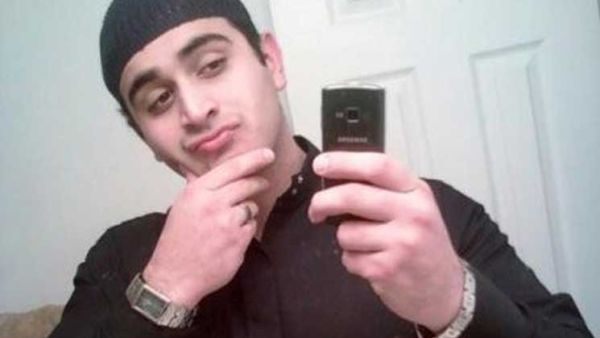 شارك عدة آلاف في قداس لتكريم الضحايا مساء الاثنين في أورلاندو - 