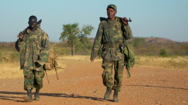 Two Ethiopian soldiers walking a road towards the eastern Ethiopian border (AFP/File Photo)