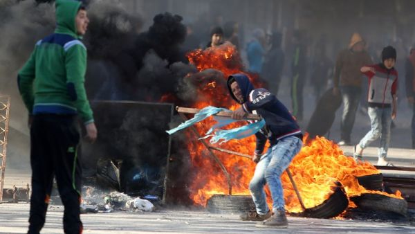Palestinian youths clash with Israeli security forces in Qabatiya, a town near Jenin in the north of the Israeli-occupied West Bank, on February 4, 2016. (AFP/Jaafar Ashtiyeh)