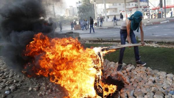 شهيدان واصابة 7 اسرائيليين في اربع عمليات طعن جديدة
