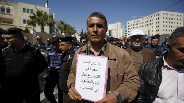 المعلمون الفلسطينيون ينهون إضرابا استمر شهرا استجابة لنداء عباس