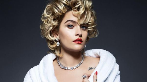 النجمة العالمية باريس جاكسون