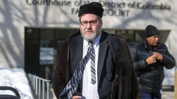 حاخام أميركي كان يصور نساء يهوديات عاريات خلسة مهدد بالسجن